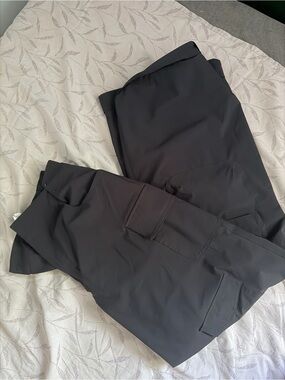 Alo mid rise workwear cargo pants